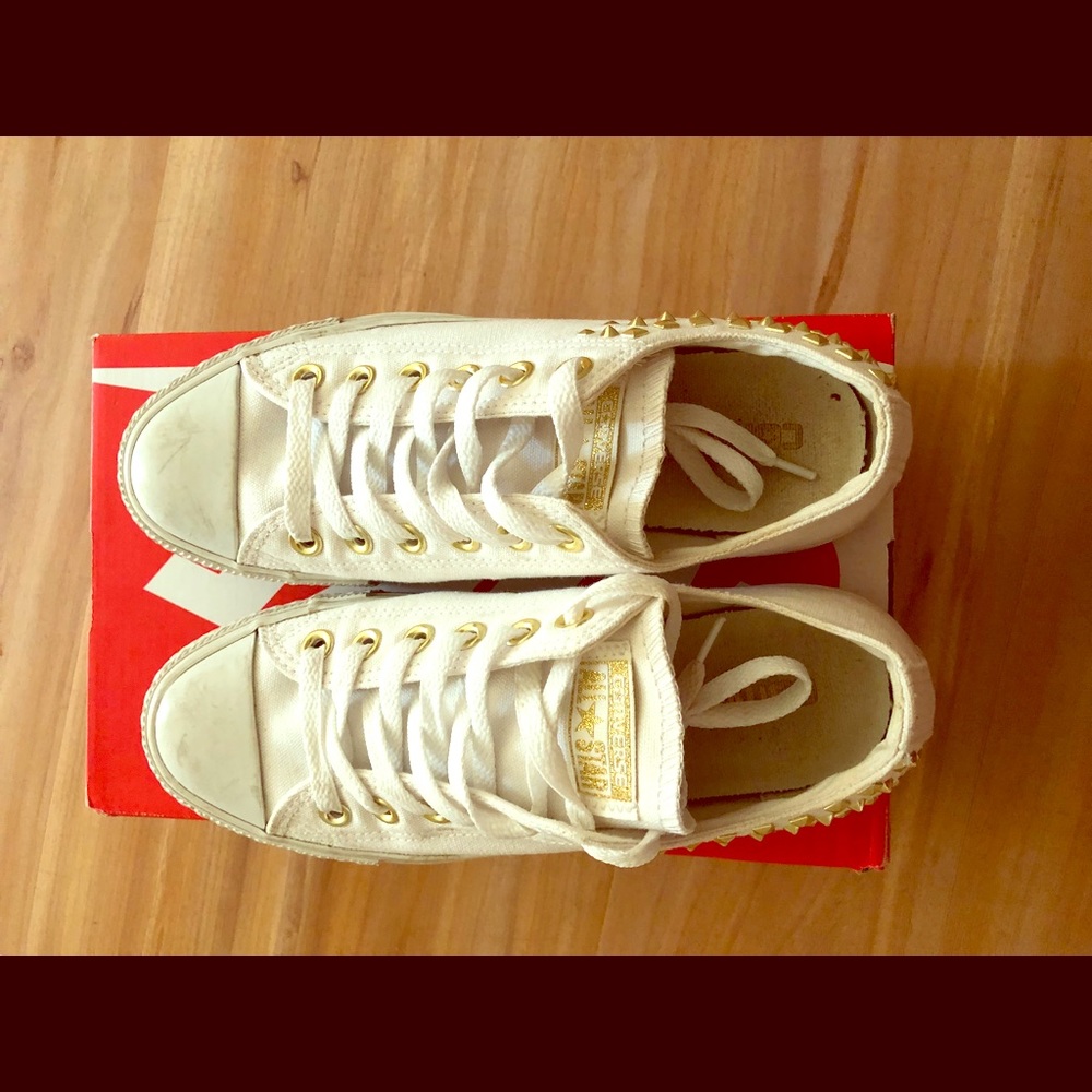 Stud white converse